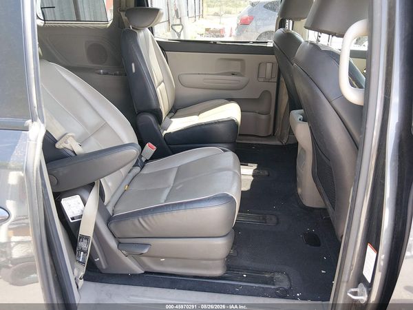 2017 KIA SEDONA LX — I8