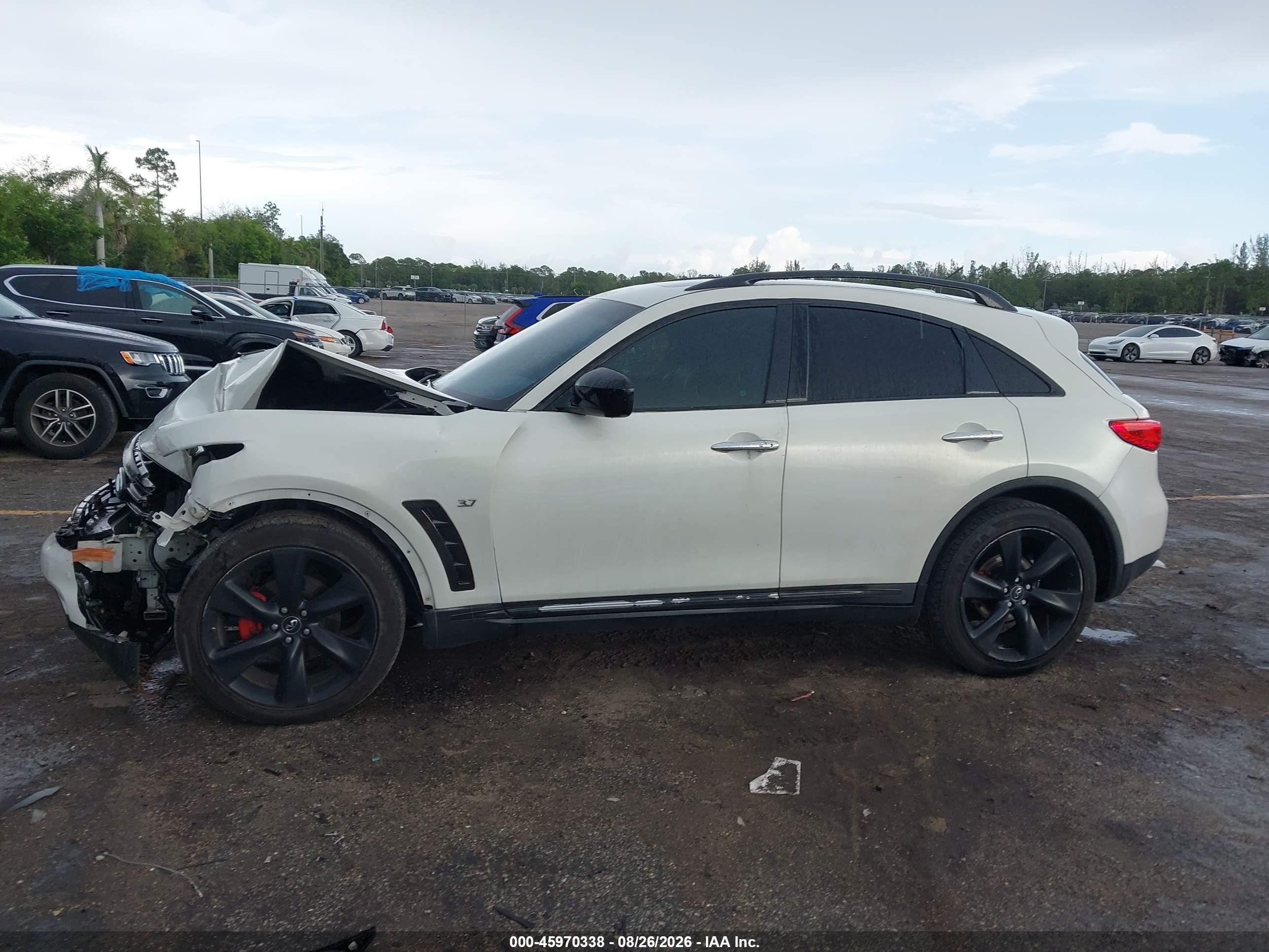 2016 INFINITI QX70
