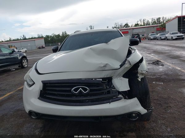 2016 INFINITI QX70