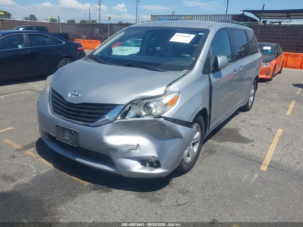 2014 TOYOTA SIENNA — I2