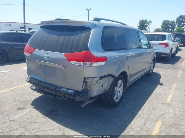 2014 TOYOTA SIENNA LE V6 8 PASSENGER — I4