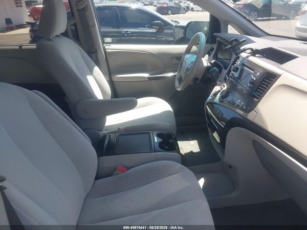 2014 TOYOTA SIENNA LE V6 8 PASSENGER — I5