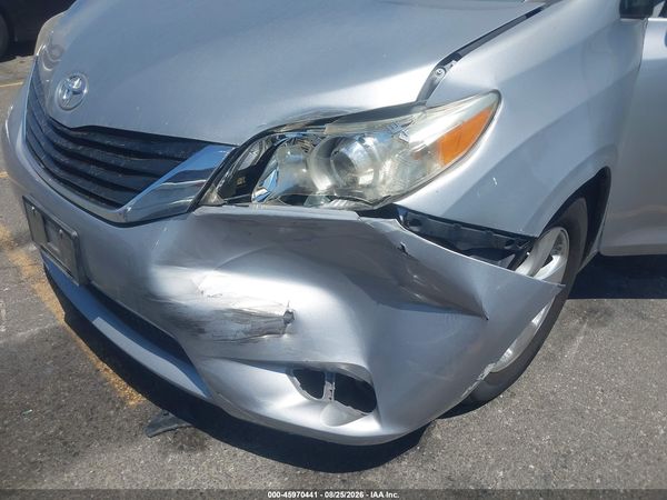 2014 TOYOTA SIENNA LE V6 8 PASSENGER — I6