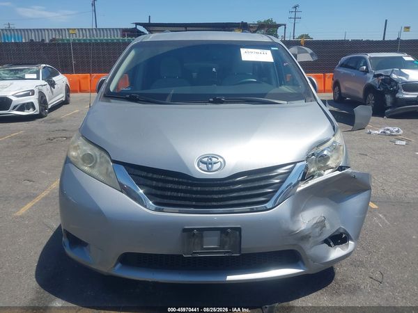 2014 TOYOTA SIENNA LE V6 8 PASSENGER — I115