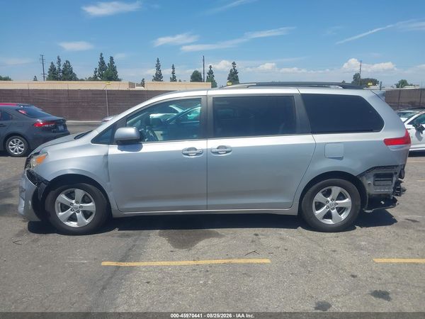 2014 TOYOTA SIENNA LE V6 8 PASSENGER — I117