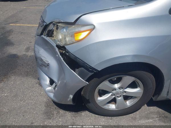 2014 TOYOTA SIENNA LE V6 8 PASSENGER — I152