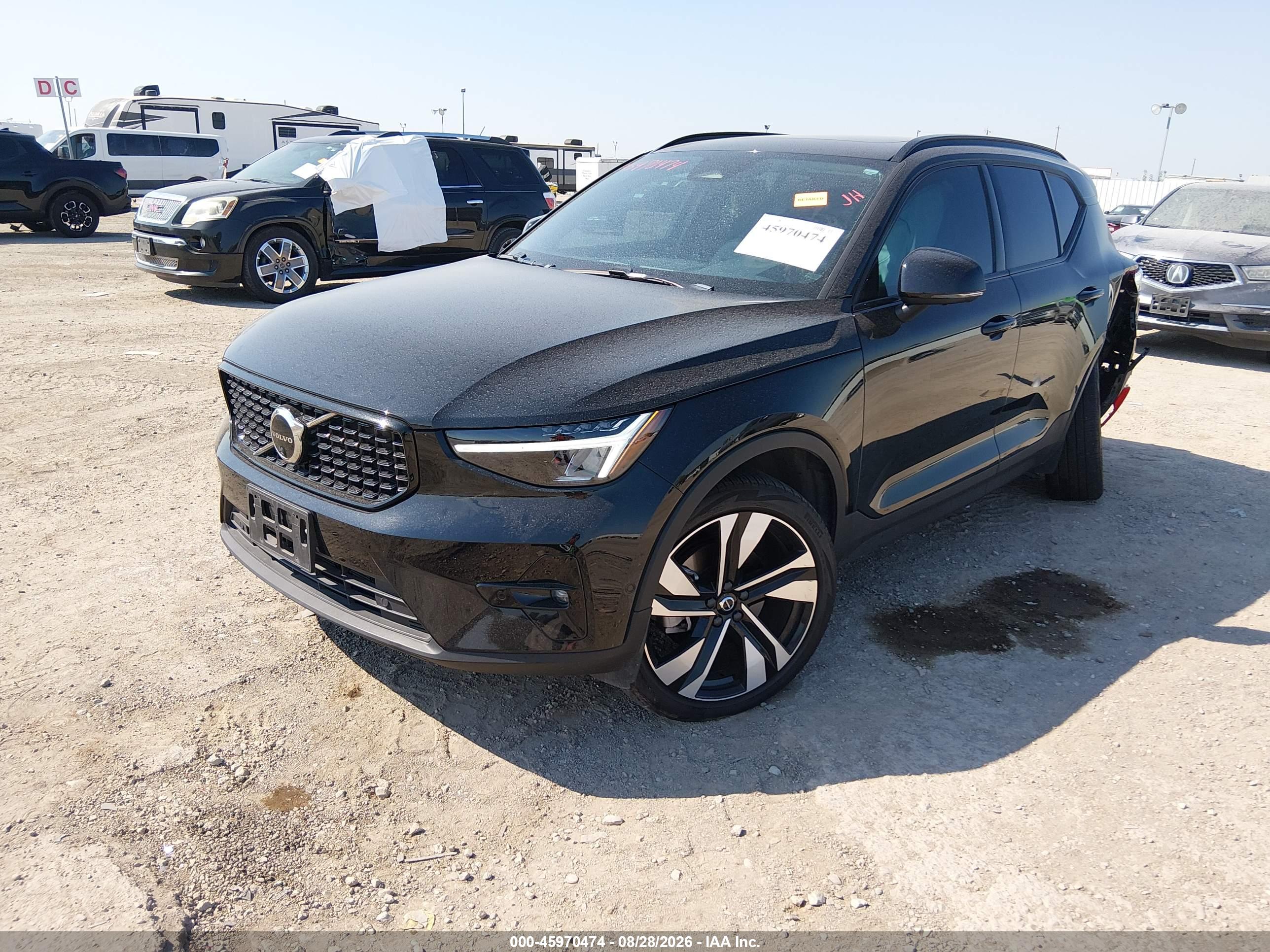 2025 VOLVO XC40 B5 PLUS DARK THEME — I2
