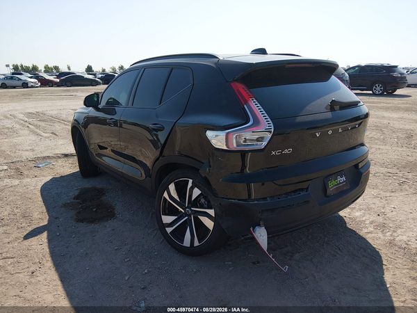 2025 VOLVO XC40 B5 PLUS DARK THEME — I3