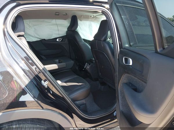 2025 VOLVO XC40 B5 PLUS DARK THEME — I8