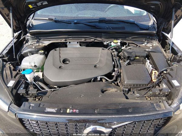 2025 VOLVO XC40 B5 PLUS DARK THEME — I10