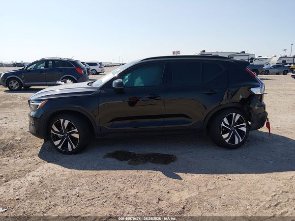 2025 VOLVO XC40 B5 PLUS DARK THEME — I117