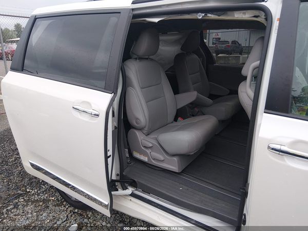 2020 TOYOTA SIENNA XLE — I8