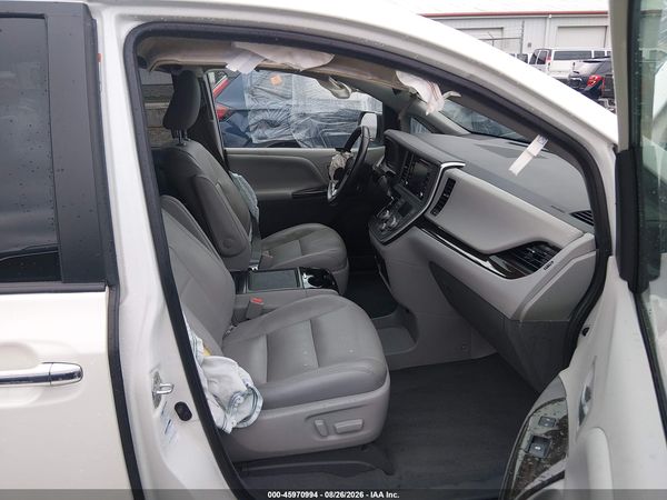 2020 TOYOTA SIENNA XLE — I152