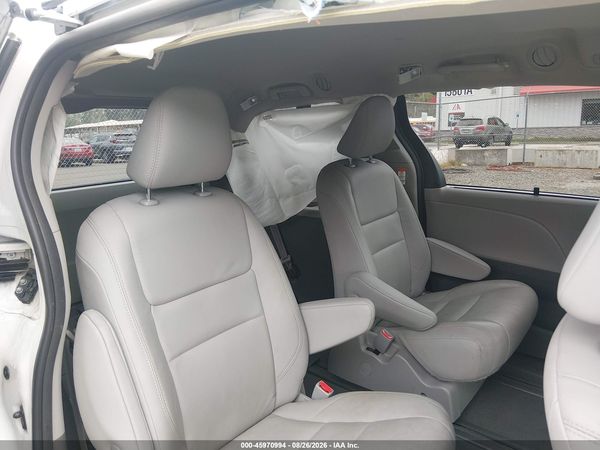 2020 TOYOTA SIENNA XLE — I153