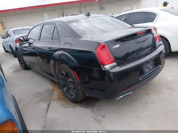 2016 CHRYSLER 300 300S — I3