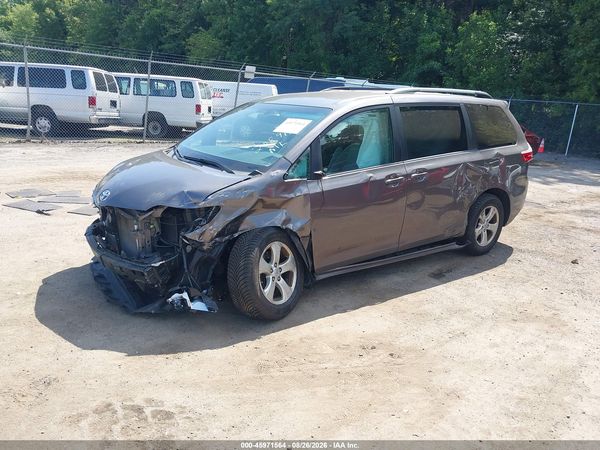 2016 TOYOTA SIENNA — I2