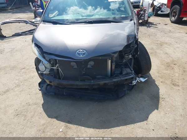 2016 TOYOTA SIENNA LE 8 PASSENGER — I6