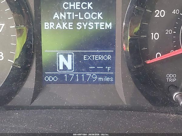 2016 TOYOTA SIENNA LE 8 PASSENGER — I118