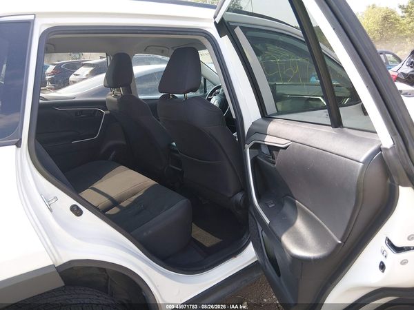 2019 TOYOTA RAV4 LE — I8