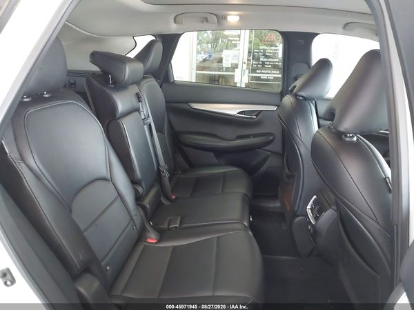 2021 INFINITI QX50 LUXE — I8