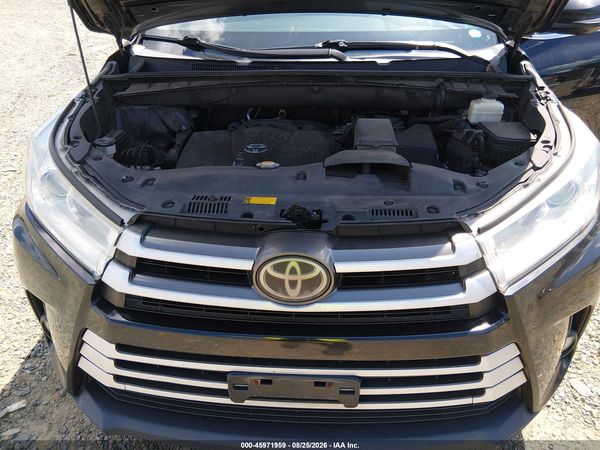 2017 TOYOTA HIGHLANDER LE PLUS