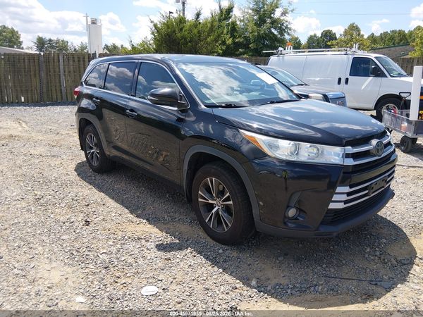 2017 TOYOTA HIGHLANDER LE PLUS