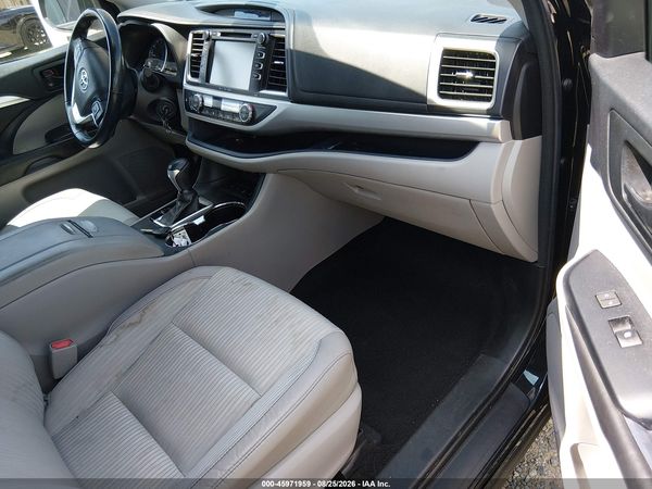 2017 TOYOTA HIGHLANDER LE PLUS