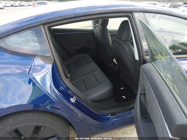 2025 TESLA MODEL 3 — I8