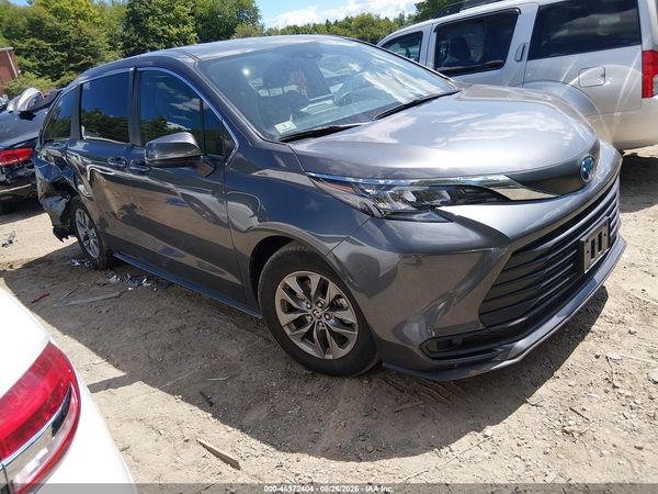 2025 TOYOTA SIENNA LE — I1