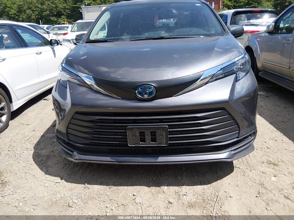 2025 TOYOTA SIENNA LE — I115