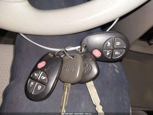 2012 TOYOTA SIENNA LE V6 8 PASSENGER