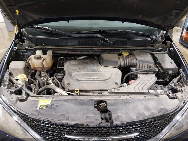 2017 CHRYSLER PACIFICA TOURING — I10