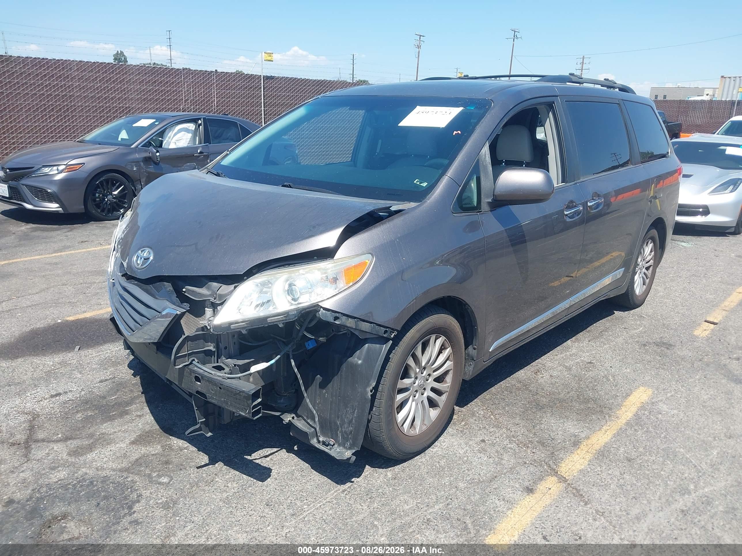 2012 TOYOTA SIENNA XLE V6 8 PASSENGER — I2