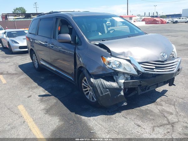 2012 TOYOTA SIENNA XLE V6 8 PASSENGER — I1