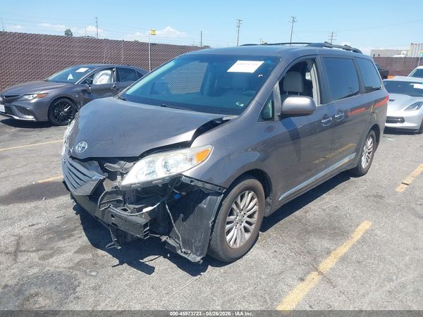 2012 TOYOTA SIENNA — I2