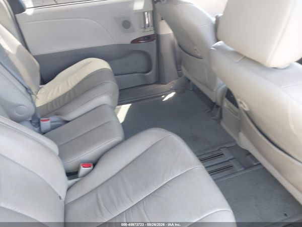 2012 TOYOTA SIENNA XLE V6 8 PASSENGER — I8