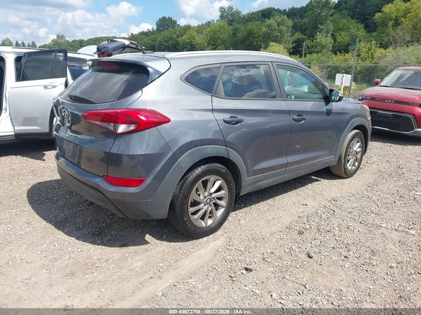 2016 HYUNDAI TUCSON SE — I4