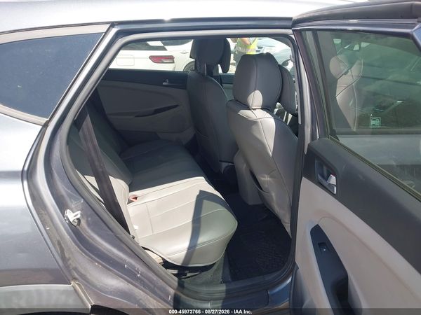2016 HYUNDAI TUCSON SE — I8