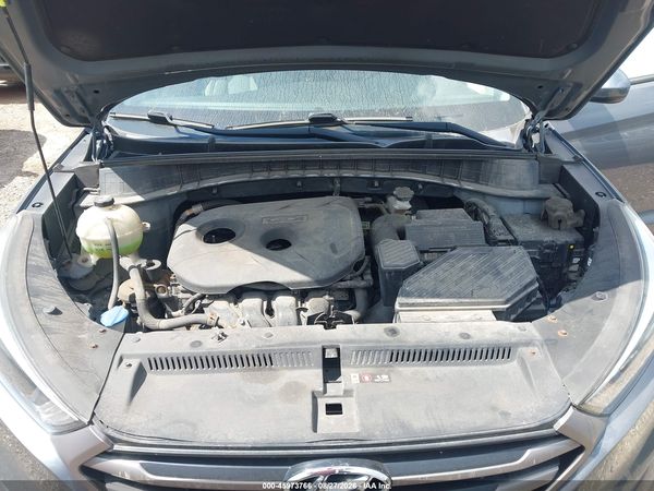 2016 HYUNDAI TUCSON SE — I10