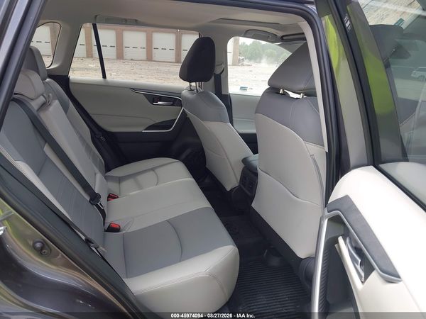 2025 TOYOTA RAV4 XLE PREMIUM — I8