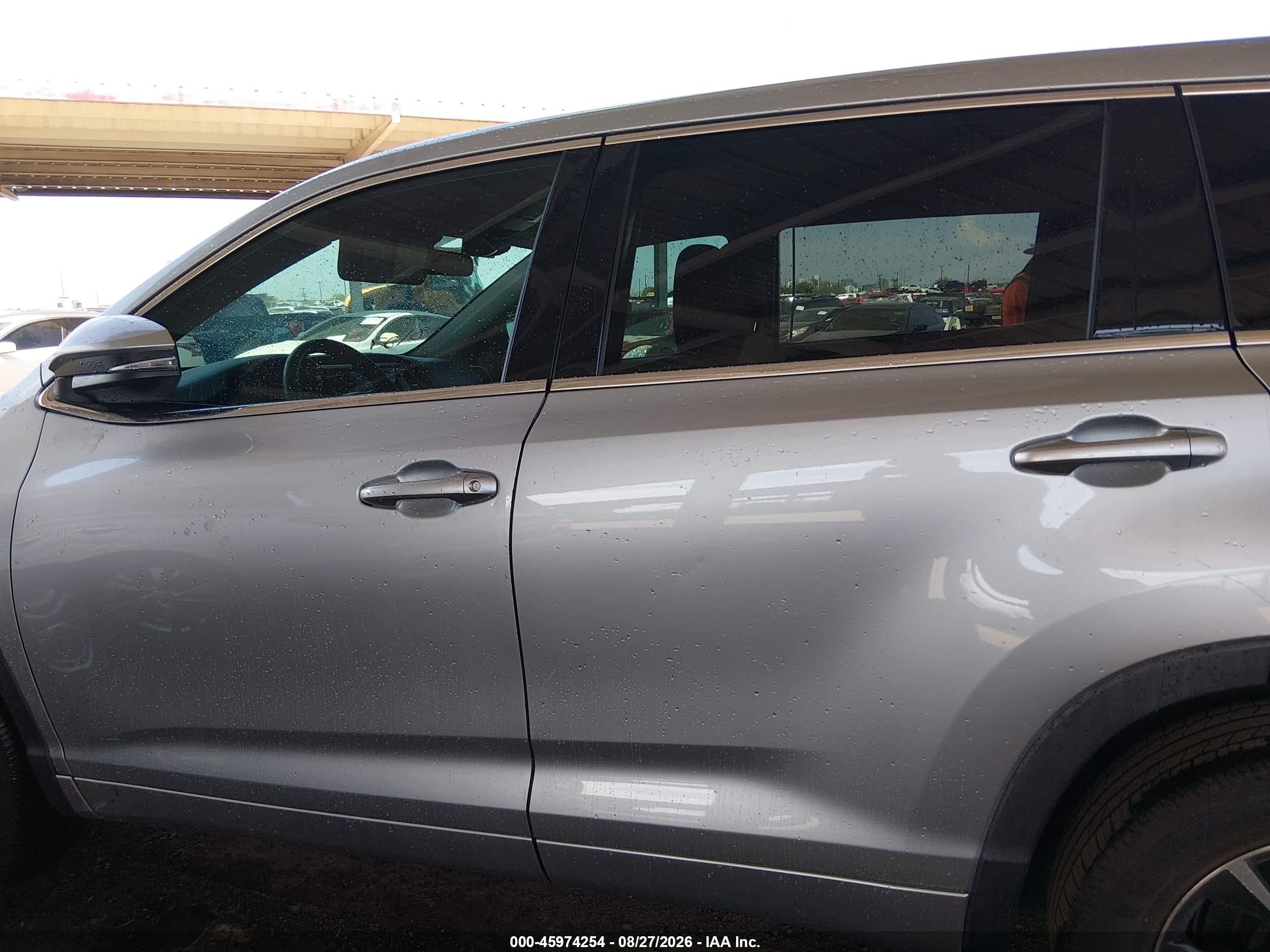 2018 TOYOTA HIGHLANDER LE