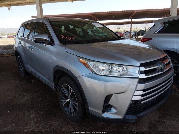 2018 TOYOTA HIGHLANDER LE