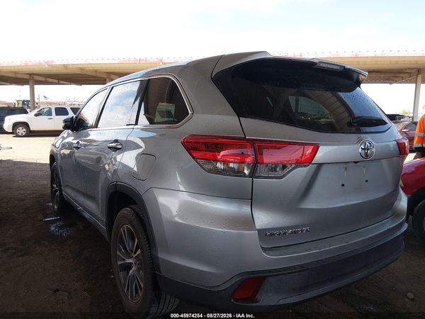 2018 TOYOTA HIGHLANDER LE