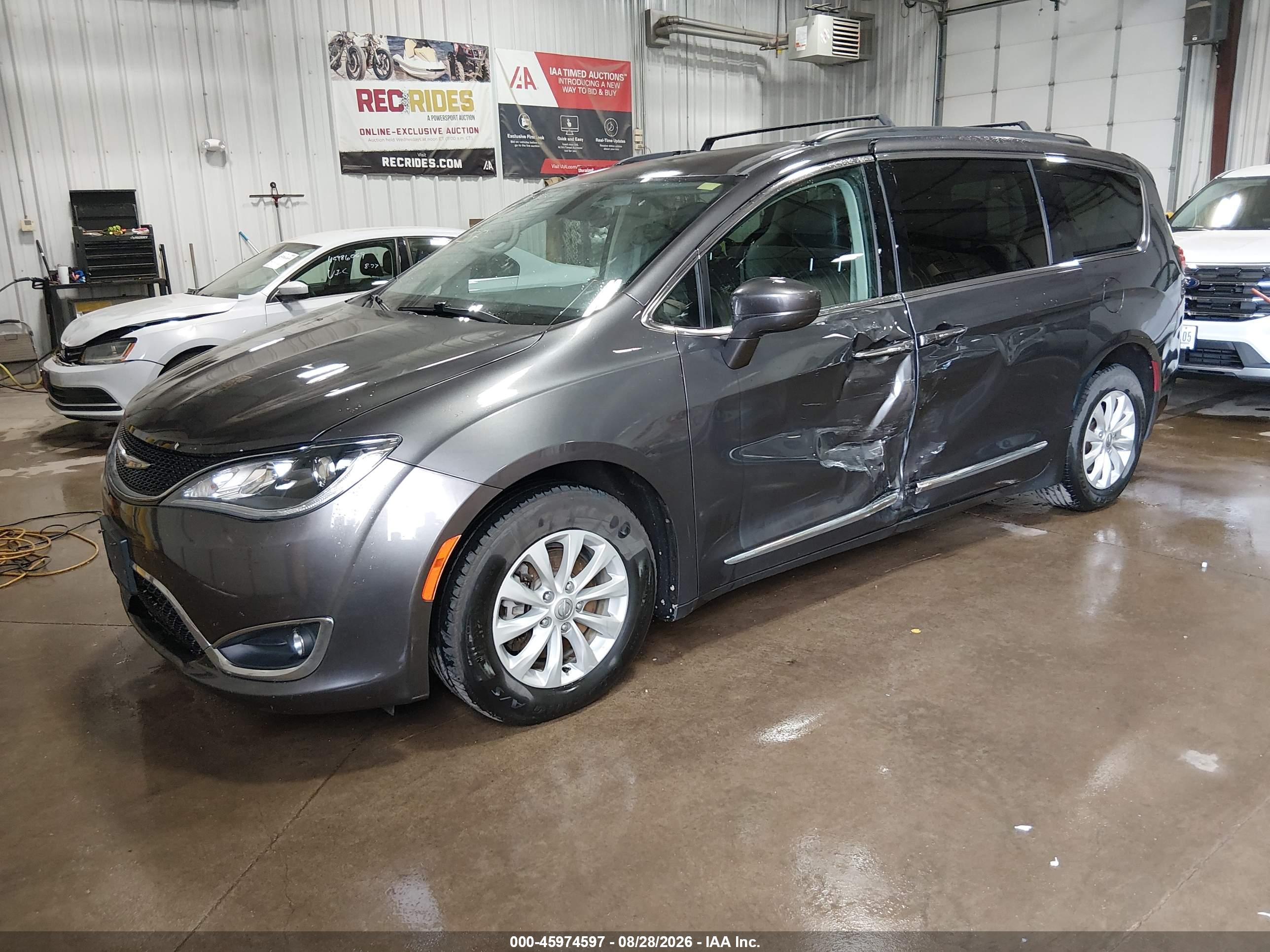 2017 CHRYSLER PACIFICA TOURING-L — I2