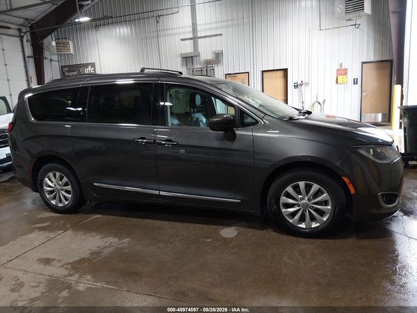 2017 CHRYSLER PACIFICA TOURING-L — I116