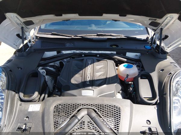 2015 PORSCHE MACAN S — I10