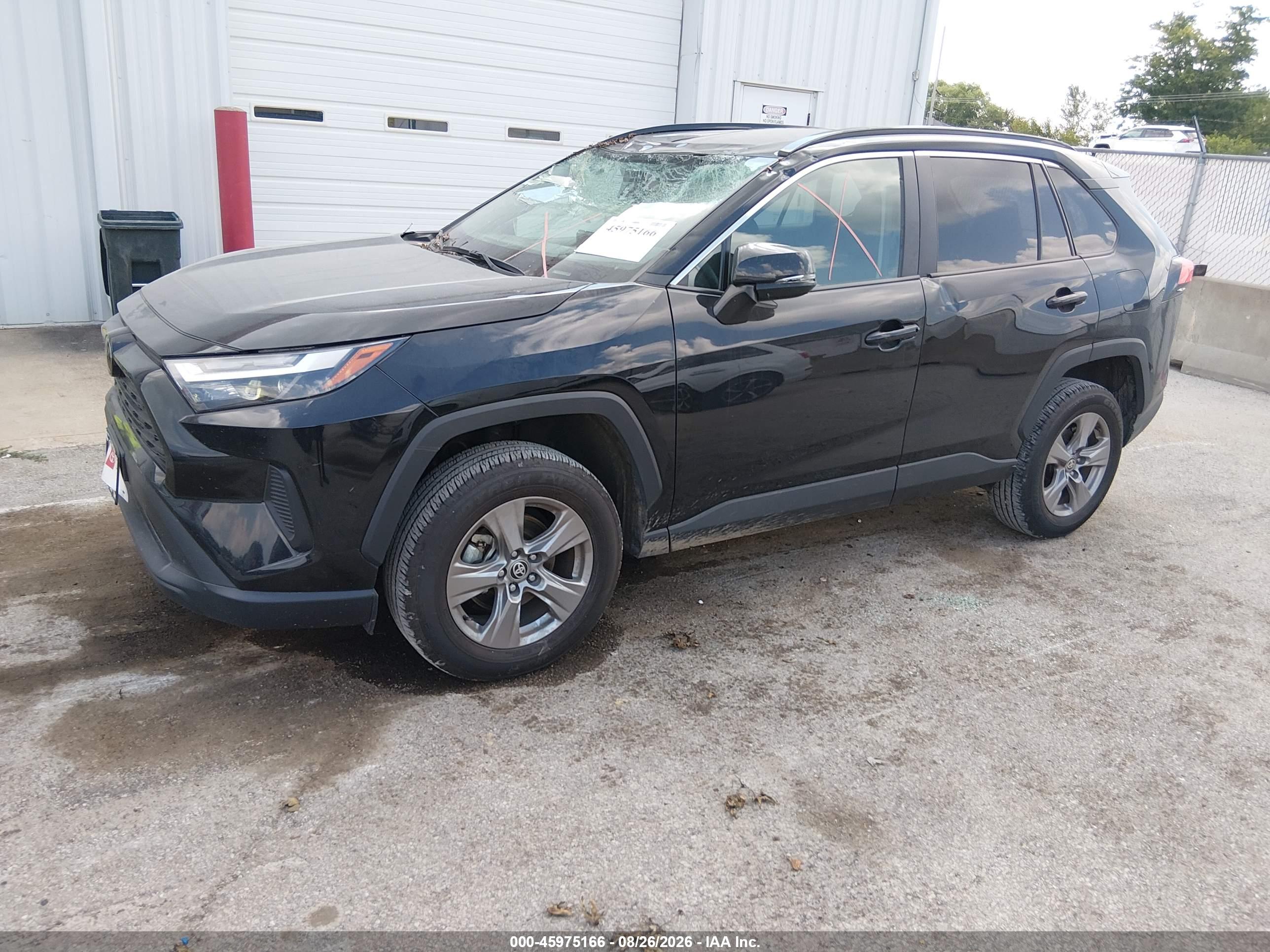 2024 TOYOTA RAV4 XLE — I2