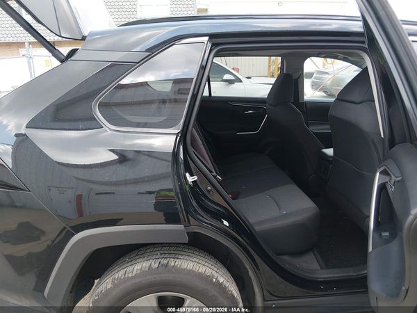2024 TOYOTA RAV4 XLE — I8