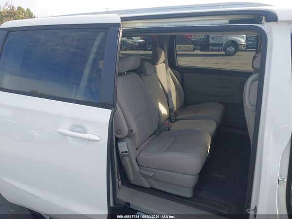 2016 KIA SEDONA LX — I8
