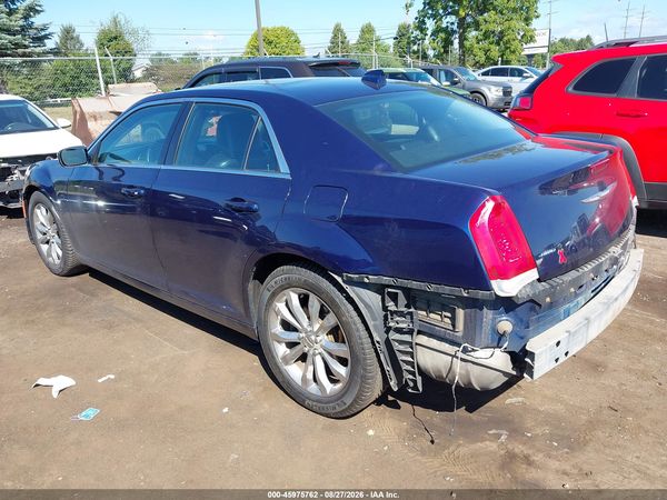 2017 CHRYSLER 300 LIMITED AWD — I3